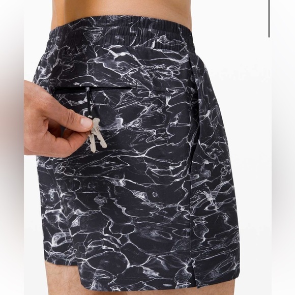 Lululemon Channel Cross Swim Short *5" Size L - Picture 2 of 9